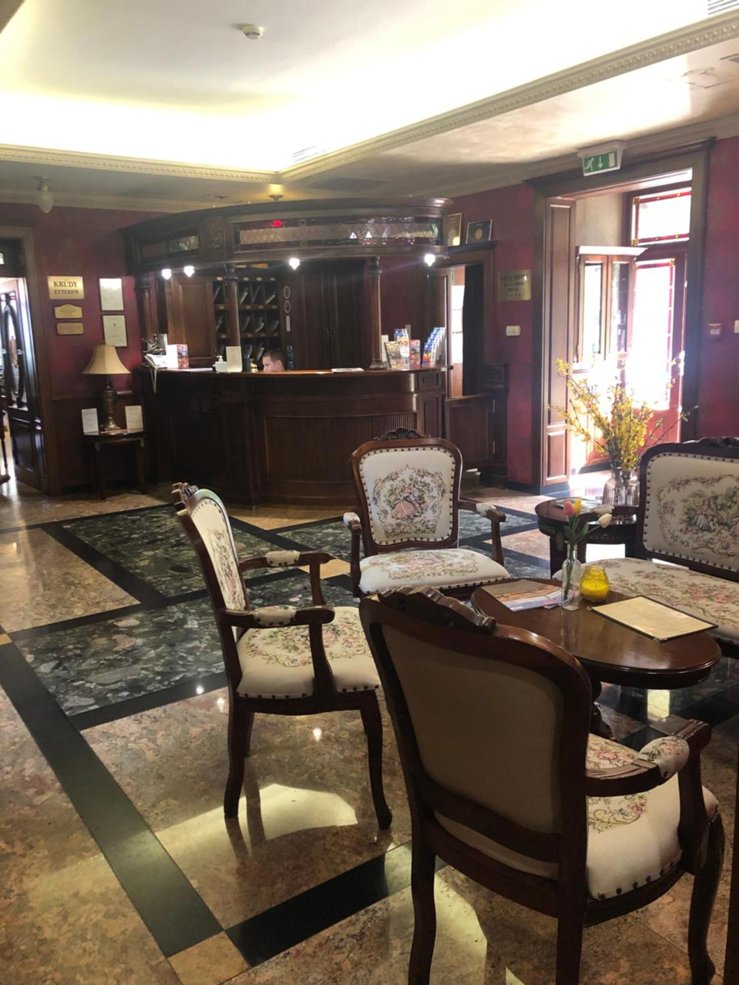 Villa Hotel מלון